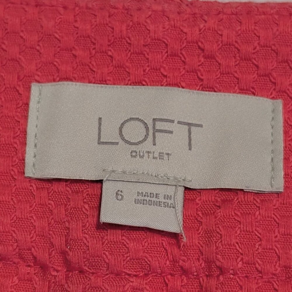 Ann Taylor Loft, The Riviera Short, Pink with scalloped edge, size 6 - Picture 6 of 12